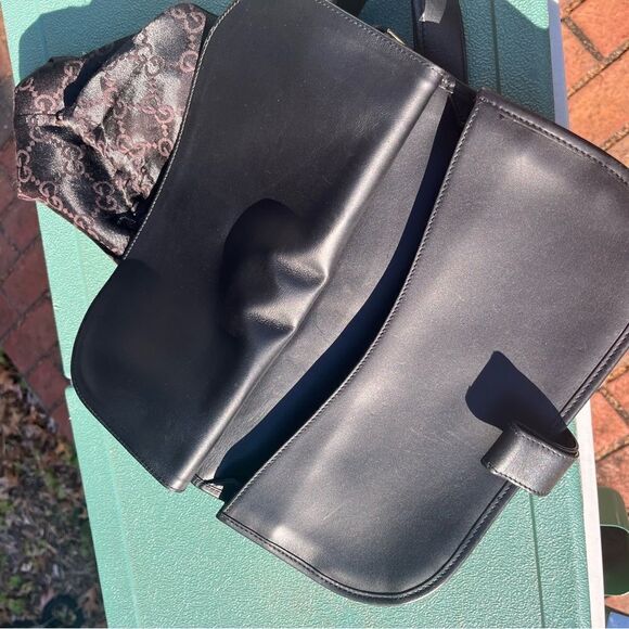 Gucci Leather Shoulder Bag - Picture 8 of 16